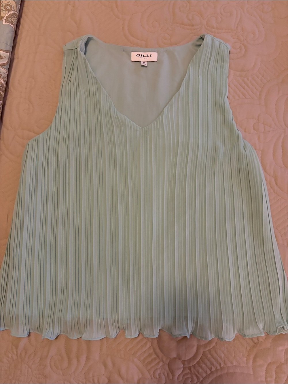 Gilli Pleated V-Neck Sleeveless Camisole in Mint